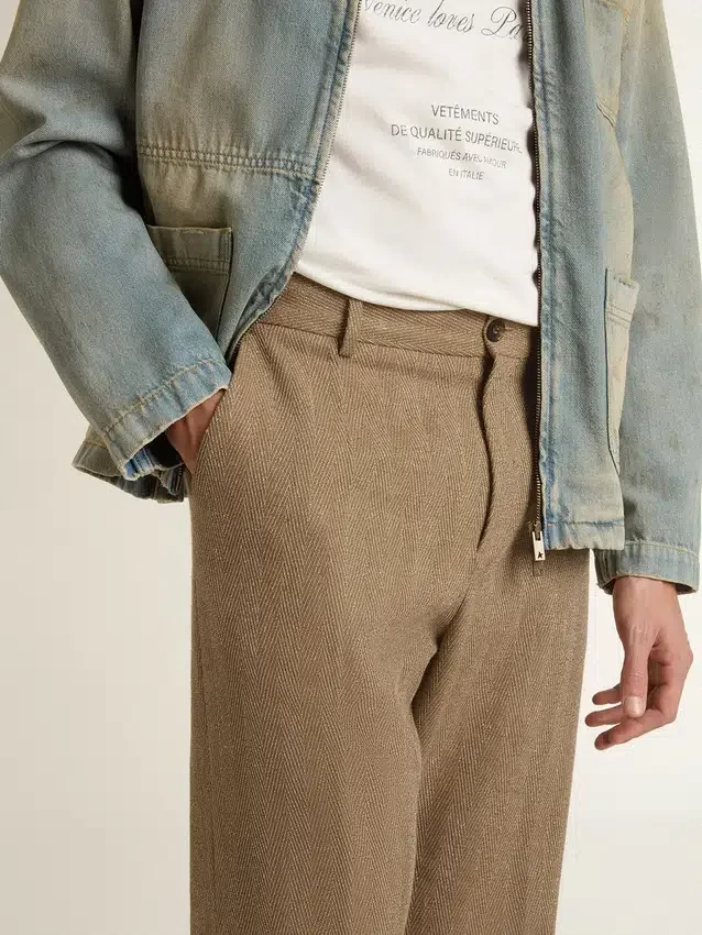 Pantaloni sartoriali in misto lino con motivo a chevron color sabbia