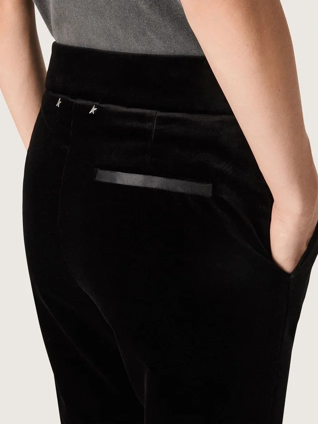 Pantaloni svasati slim fit da donna in velluto di cotone nero
