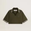Polo corta da donna in jersey verde militare con ricami