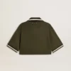 Polo corta da donna in jersey verde militare con ricami