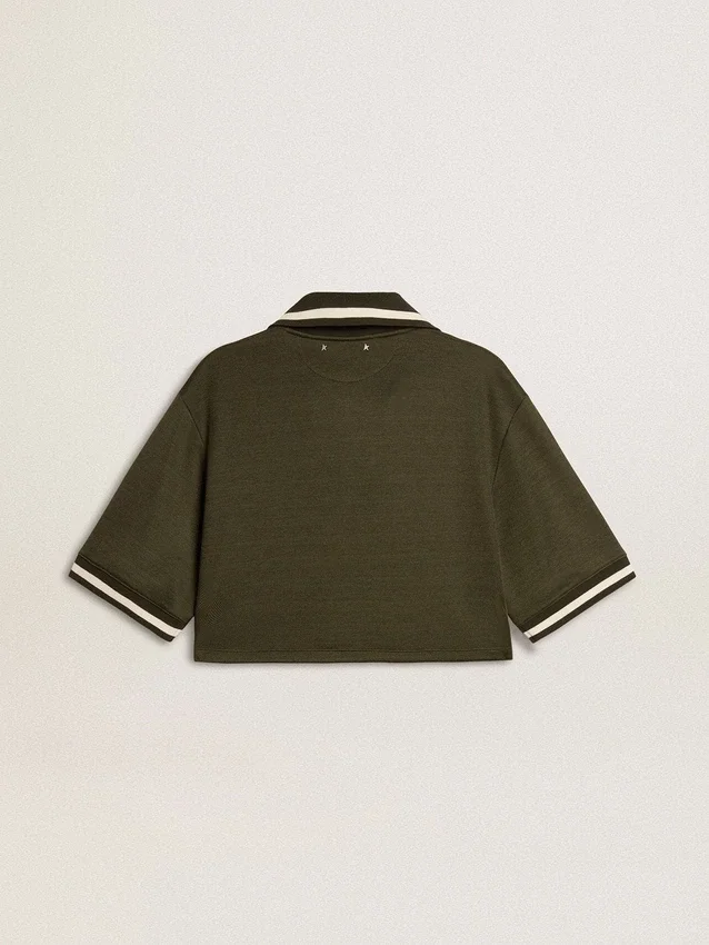Polo corta da donna in jersey verde militare con ricami