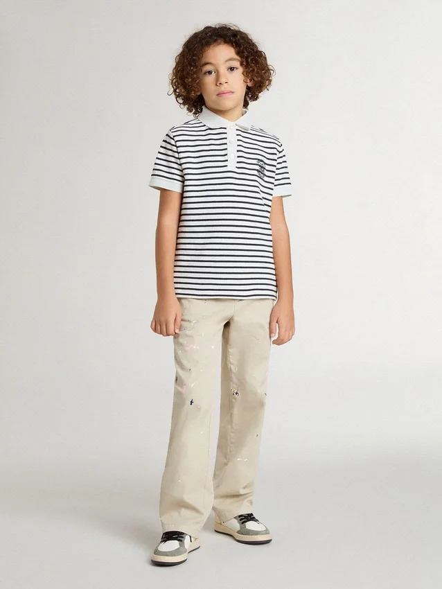 Polo da bambino in cotone bianco con strisce blu navy e ricamo