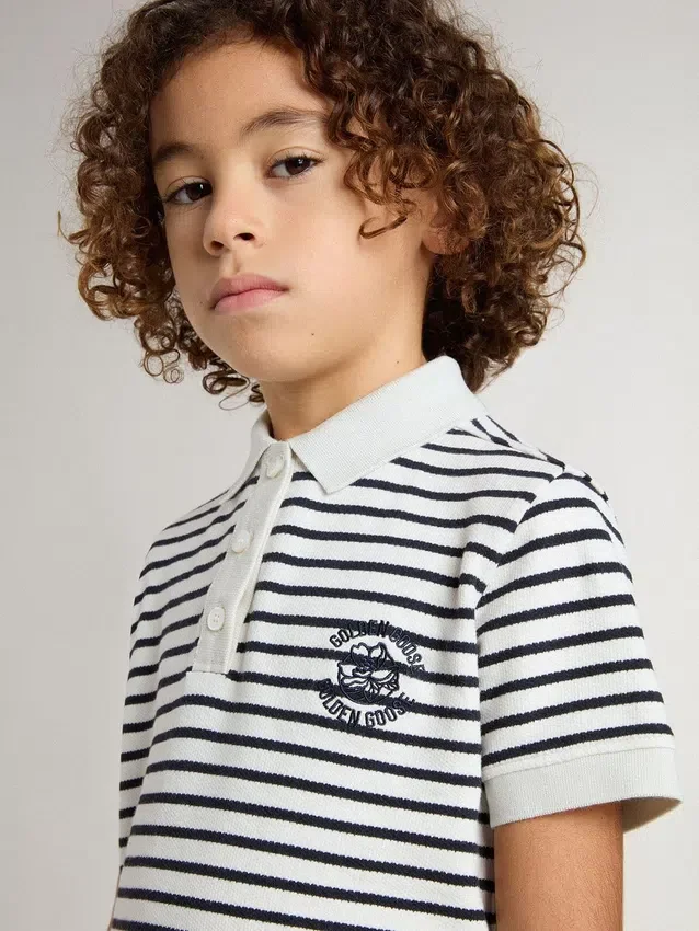 Polo da bambino in cotone bianco con strisce blu navy e ricamo