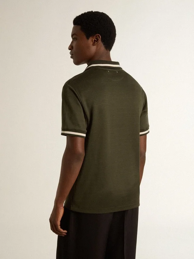 Polo da uomo in jersey verde militare con ricamo