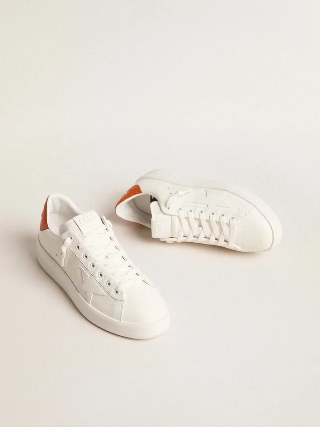 Purestar da donna con stella in pelle bianca e linguetta sul tallone arancione