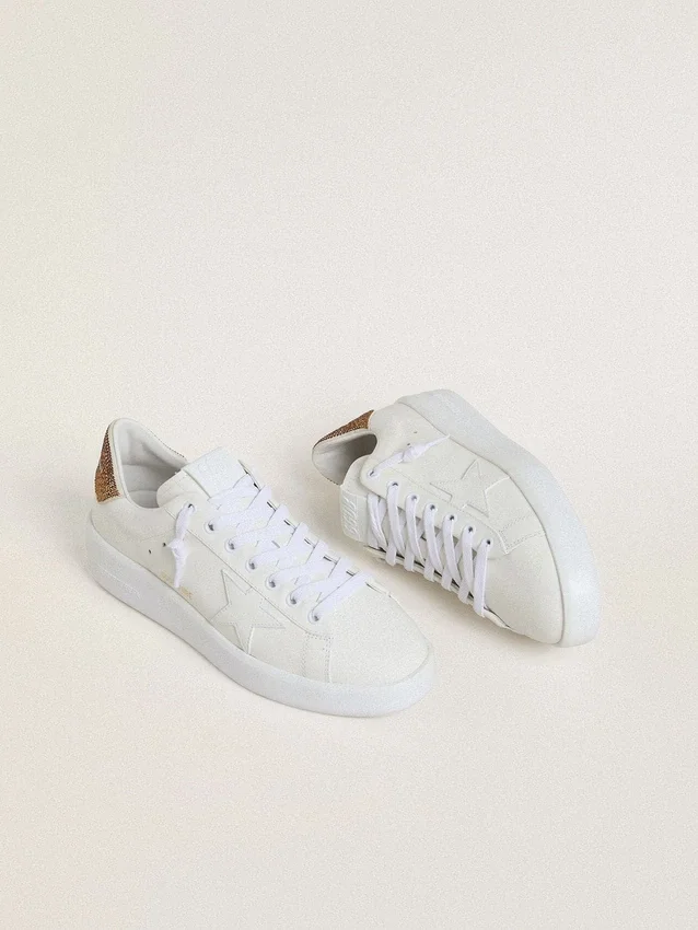Purestar da donna con stella in pelle bianca e linguetta sul tallone con cristalli marroni