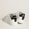 Purestar da donna con stella in pelle e linguetta sul tallone in vernice nera