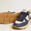 Running Sole in mesh color crema e pelle blu con una stella in pelle bianca