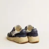 Running Sole in mesh color crema e pelle blu con una stella in pelle bianca