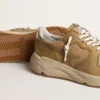 Running Sole in nabuk beige con stella in pelle beige
