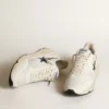 Running Sole in pelle bianca e rete con stella in pelle laminata blu