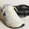Running Sole in pelle bianca e rete con stella in pelle laminata blu
