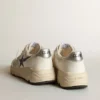 Running Sole in pelle bianca e rete con stella in pelle laminata blu