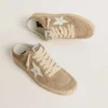 Sabot Ball Star da donna in pelle scamosciata beige con stella in pelle bianca