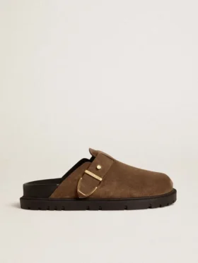 Sabot da donna Lucy in pelle scamosciata grigio tortora con fibbia in metallo dorato