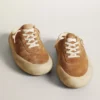 Sabot da donna Space-Star in pelle scamosciata color tabacco con stella traforata