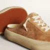 Sabot da donna Space-Star in pelle scamosciata color tabacco con stella traforata