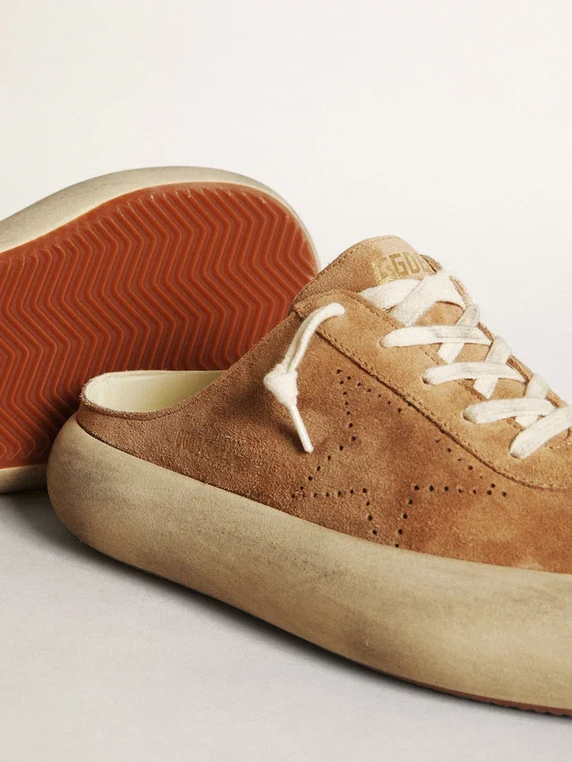 Sabot da donna Space-Star in pelle scamosciata color tabacco con stella traforata