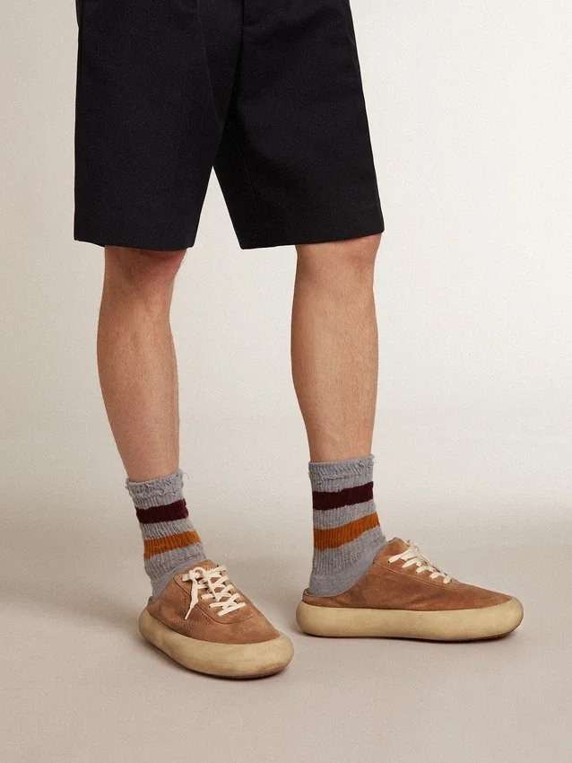 Sabot da uomo Space-Star in pelle scamosciata color tabacco con stella traforata
