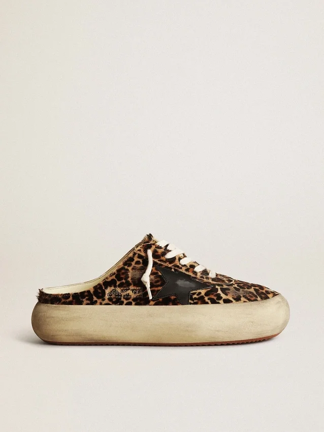 Sabot Space-Star da donna in pelle di pony con stampa leopardata e stella nera