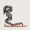Sandali piatti da donna con motivo paisley blu scuro e dettagli gioiello