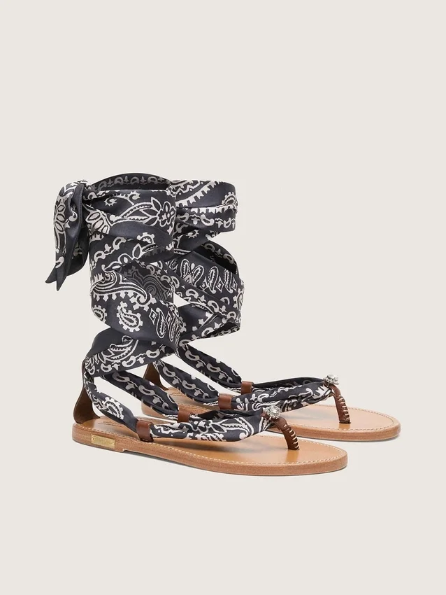 Sandali piatti da donna con motivo paisley blu scuro e dettagli gioiello