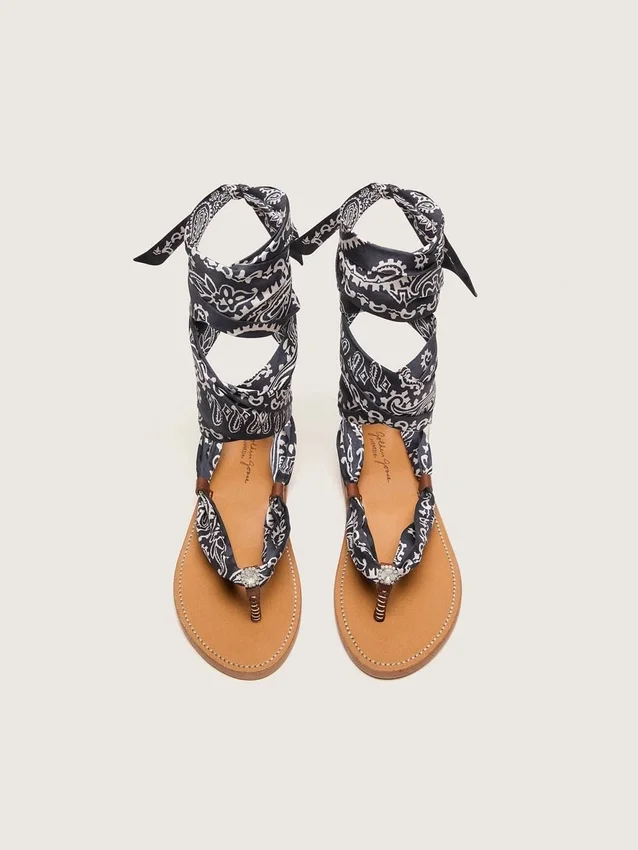 Sandali piatti da donna con motivo paisley blu scuro e dettagli gioiello