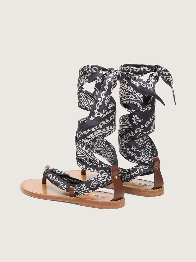 Sandali piatti da donna con motivo paisley blu scuro e dettagli gioiello