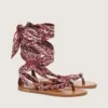 Sandali piatti da donna con motivo paisley bordeaux e dettagli gioiello