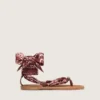 Sandali piatti da donna con motivo paisley bordeaux e dettagli gioiello