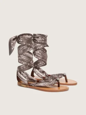 Sandali piatti da donna con motivo paisley grigio e dettagli gioiello