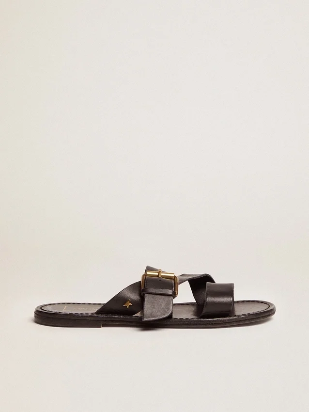 Sandali piatti da donna Margaret in pelle nera rivestita in resina