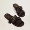 Sandali piatti da donna Margaret in pelle nera rivestita in resina