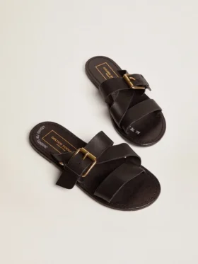 Sandali piatti da donna Margaret in pelle nera rivestita in resina