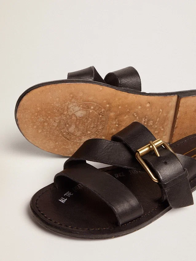 Sandali piatti da donna Margaret in pelle nera rivestita in resina