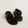 Sandalo da donna Lucy in pelle nera lucida con fibbia in metallo dorato