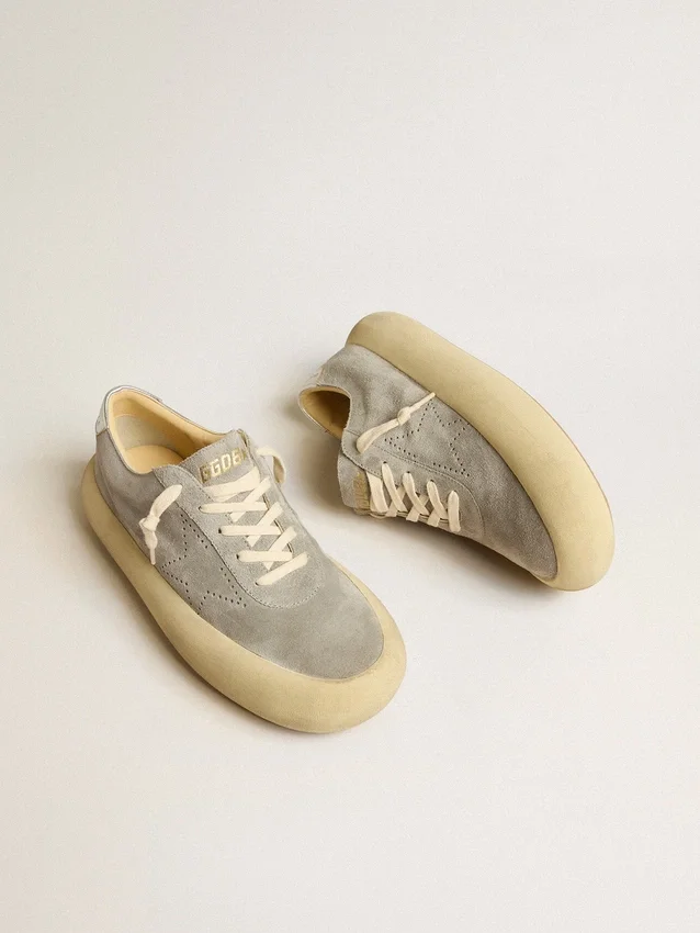 Scarpe Space-Star da donna in pelle scamosciata grigio ghiaccio con stella traforata