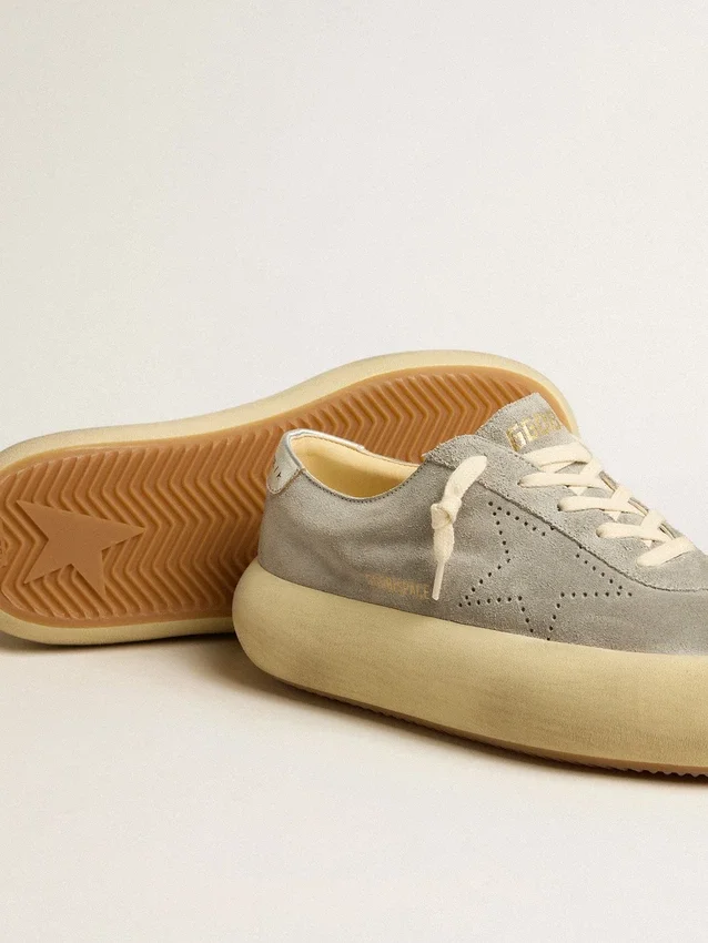 Scarpe Space-Star da donna in pelle scamosciata grigio ghiaccio con stella traforata