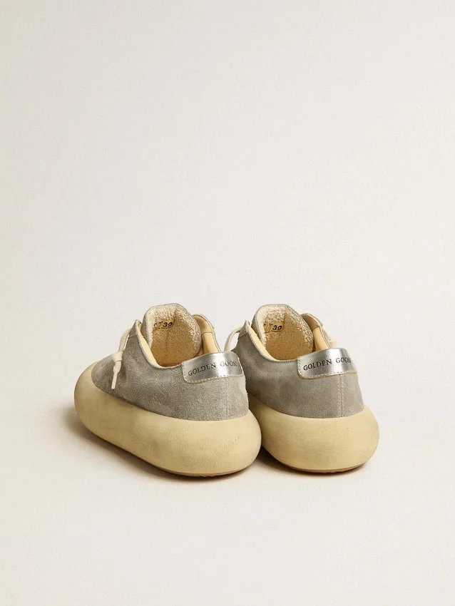 Scarpe Space-Star da donna in pelle scamosciata grigio ghiaccio con stella traforata