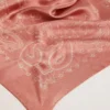 Sciarpa color rosa antico con stampa paisley