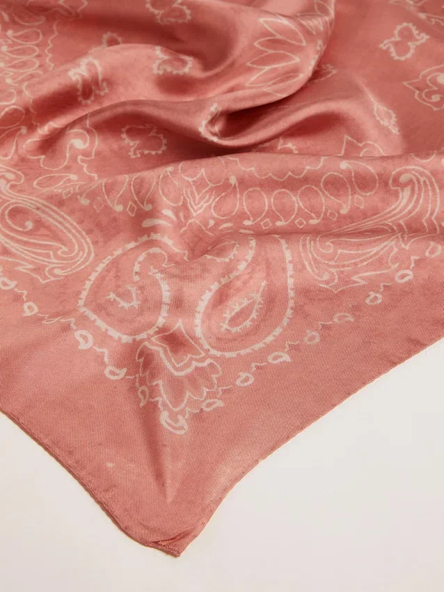 Sciarpa color rosa antico con stampa paisley