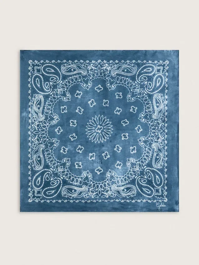 Sciarpa della Golden Collection in blu denim con motivo paisley