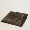 Sciarpa verde muschio con motivo paisley