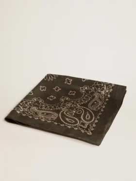 Sciarpa verde muschio con motivo paisley