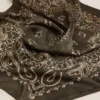 Sciarpa verde muschio con motivo paisley