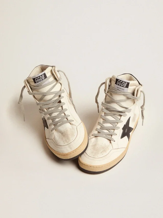 Sky-Star in pelle bianca con stella in pelle nera