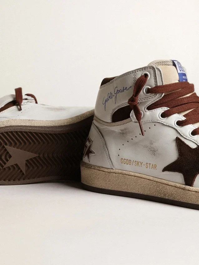 Sky-Star da donna in nappa bianca con stella in pelle scamosciata color cioccolato