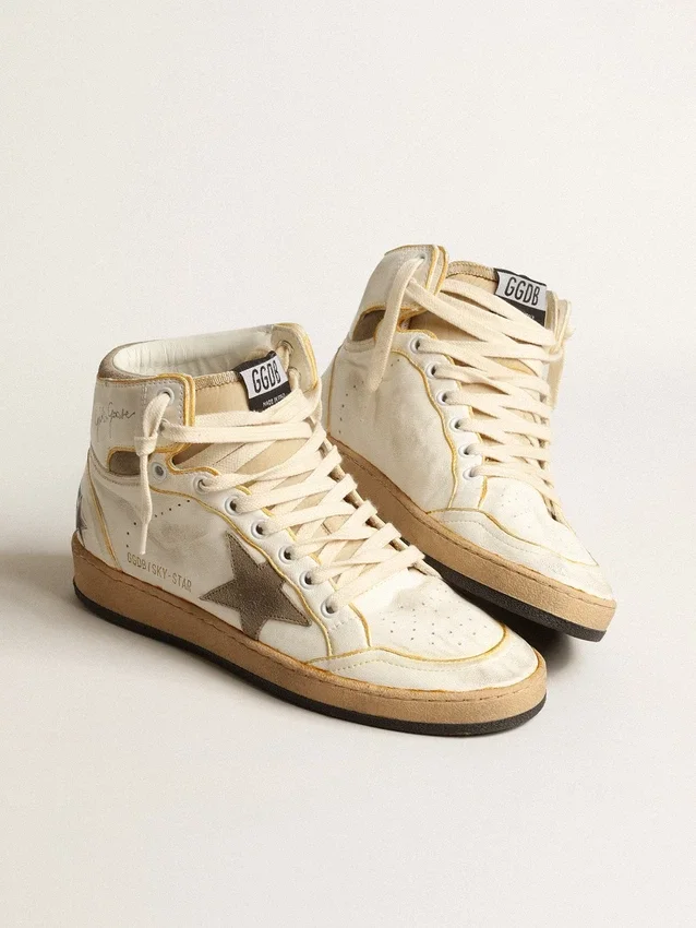 Sky-Star da donna in pelle nappa bianca con stella in pelle scamosciata grigio tortora