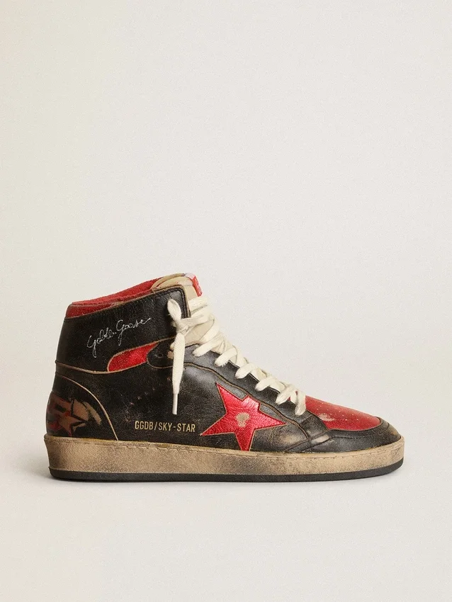 Sky-Star da donna in pelle nera lucida con stella rossa