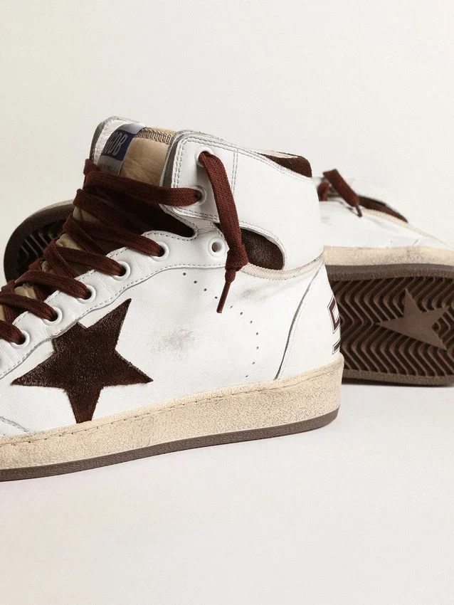 Sky-Star da uomo in pelle nappa bianca con stella in pelle scamosciata color cioccolato